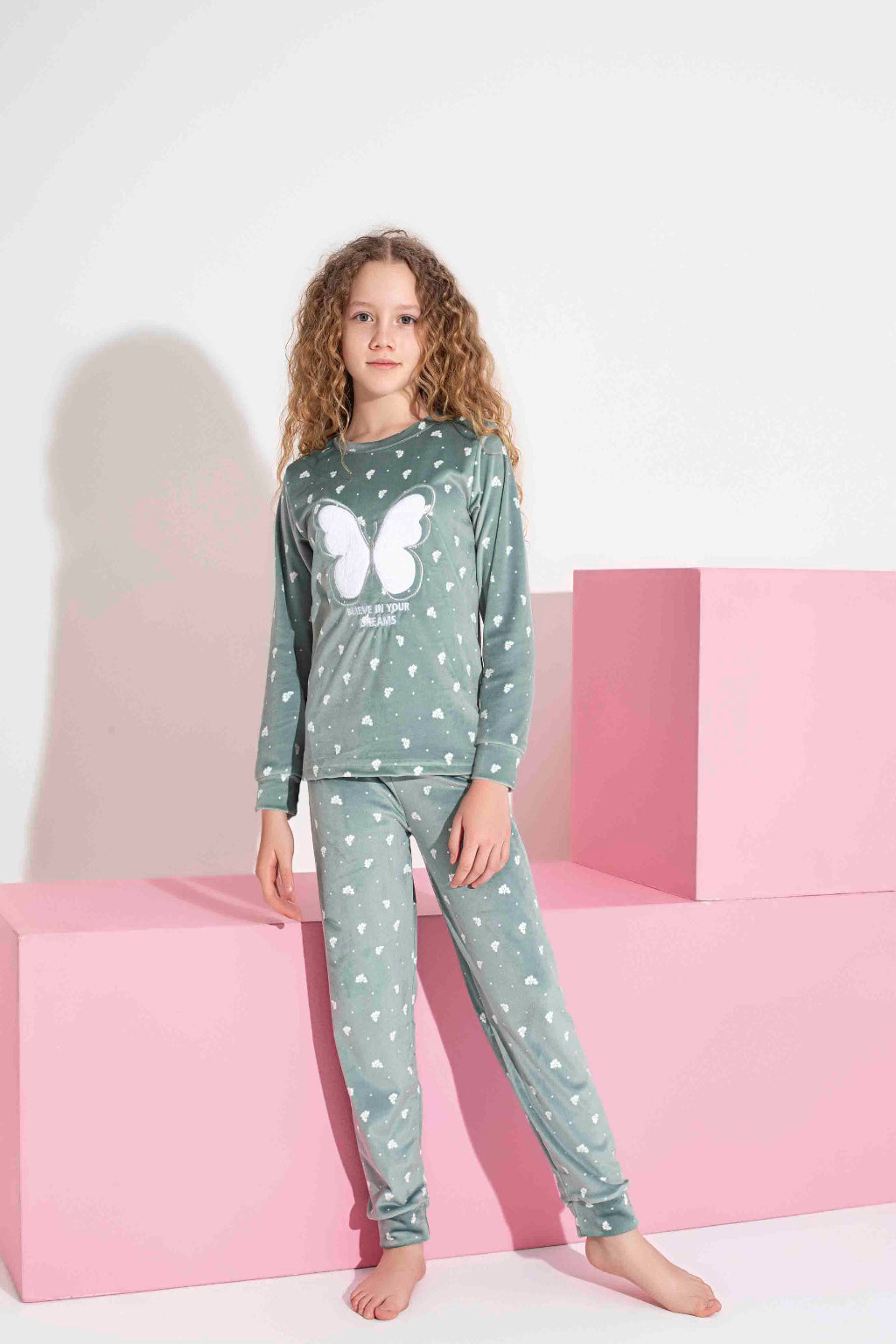Yeşil Kelebek Nakışlı Kadife Pijama