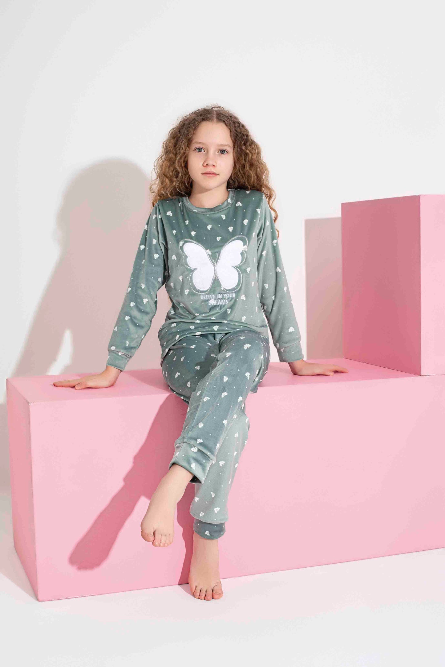 Yeşil Kelebek Nakışlı Kadife Pijama
