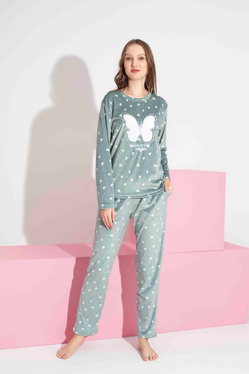 Yeşil Kelebek Nakışlı Kadife Pijama