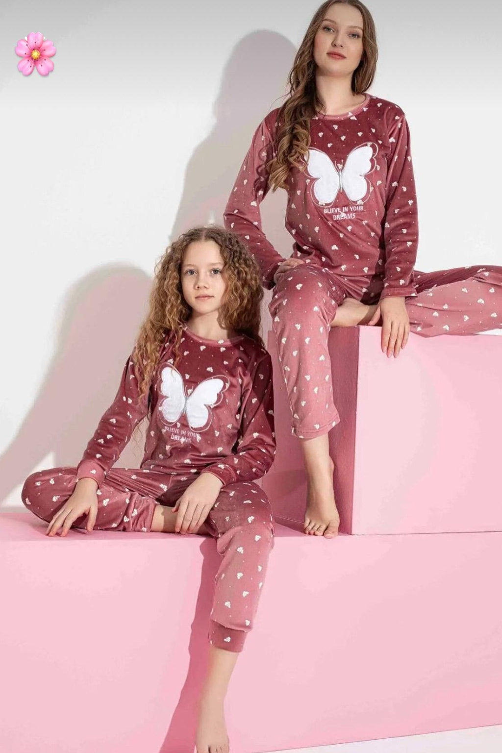 Pembe Kelebek Nakışlı Kadife Pijama